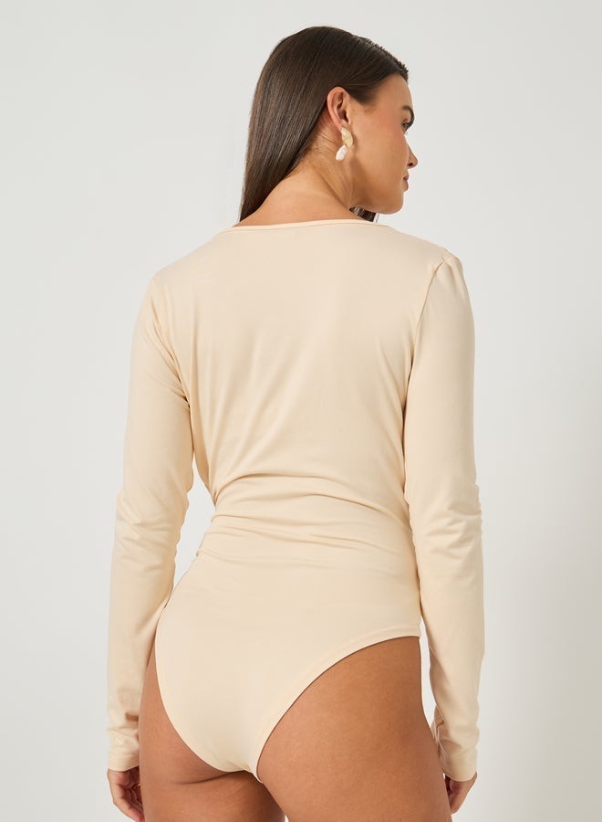 ستايلي بودي سوت محبوك بياقة على شكل حرف  وتفاصيل مجمعة - Image 5