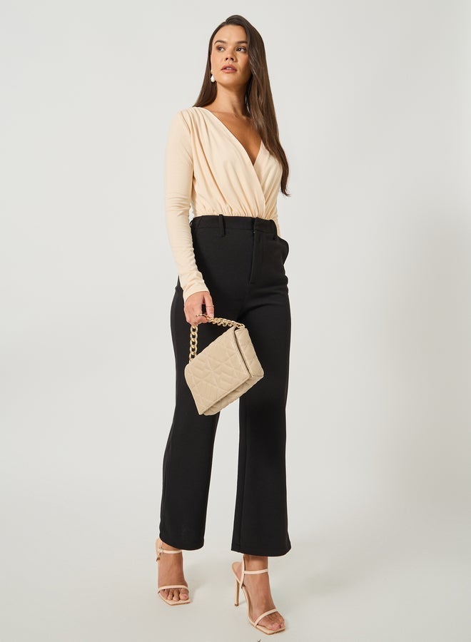 ستايلي بودي سوت محبوك بياقة على شكل حرف  وتفاصيل مجمعة - Image 2