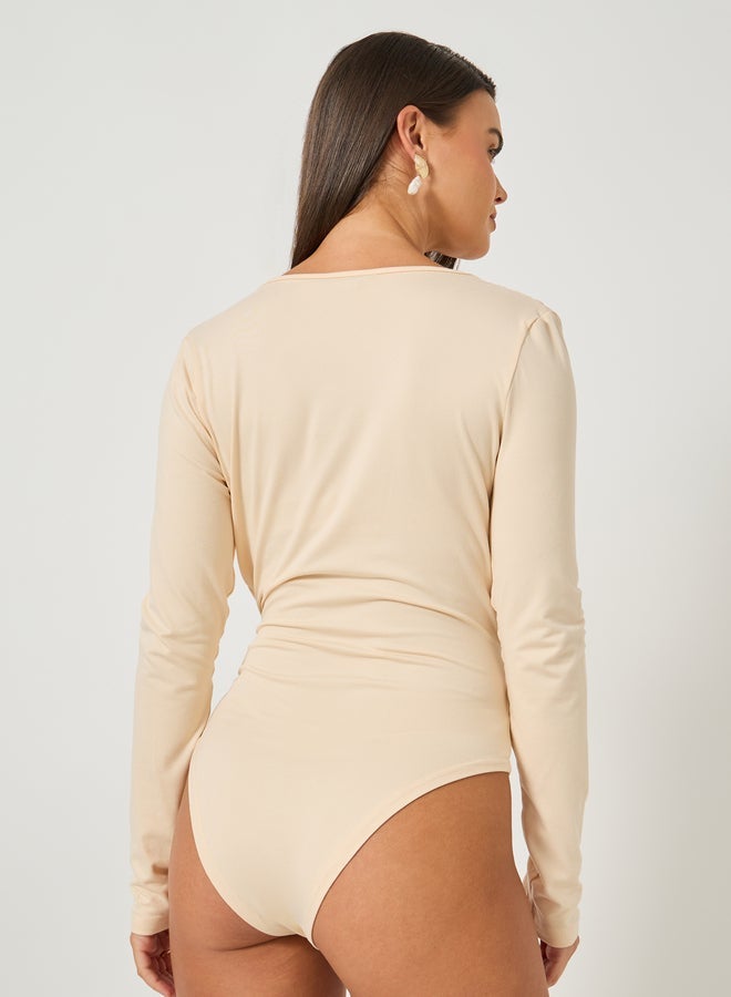 ستايلي بودي سوت محبوك بياقة على شكل حرف  وتفاصيل مجمعة - Image 5