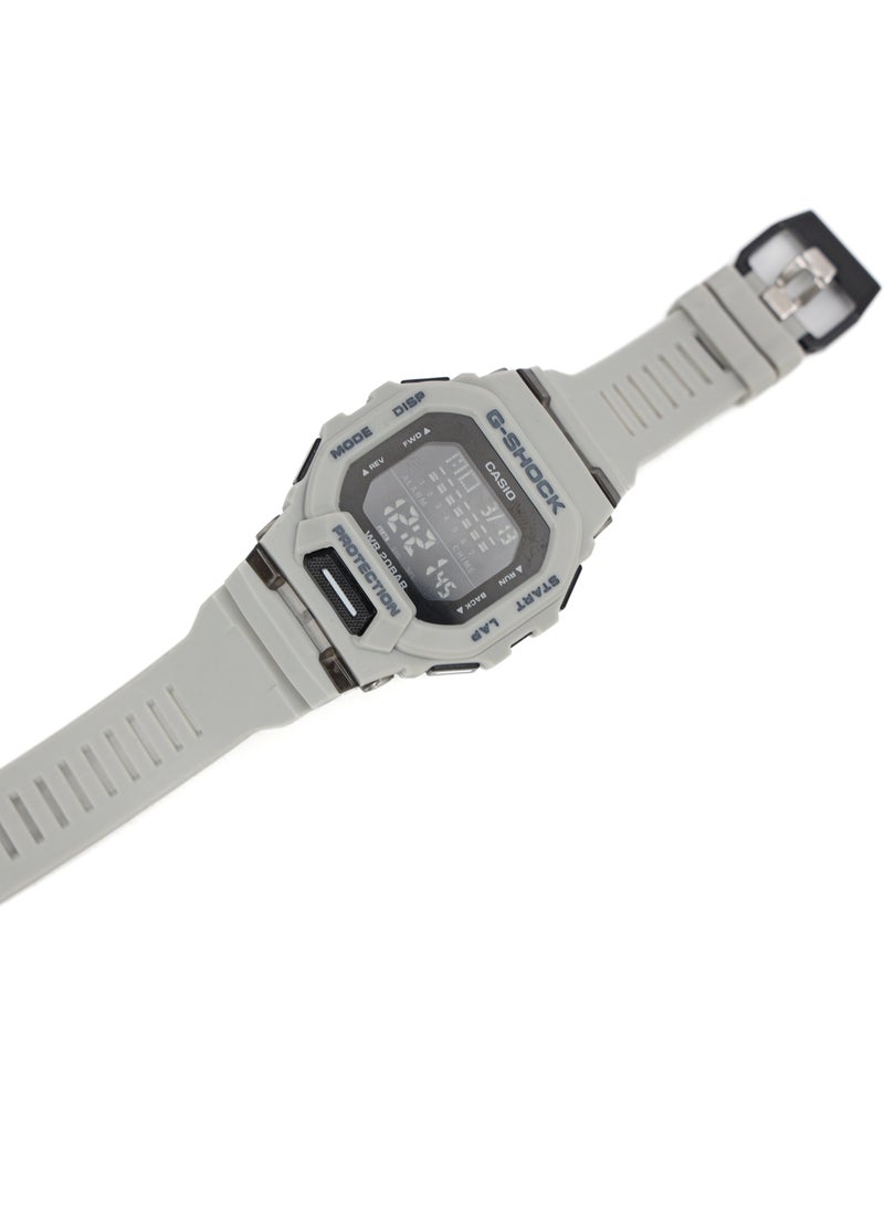 كاسيو ساعة كاسيو رجالي G-Shock الرياضية الرقمية من المطاط باللونين الرمادي والأبيض - Image 5