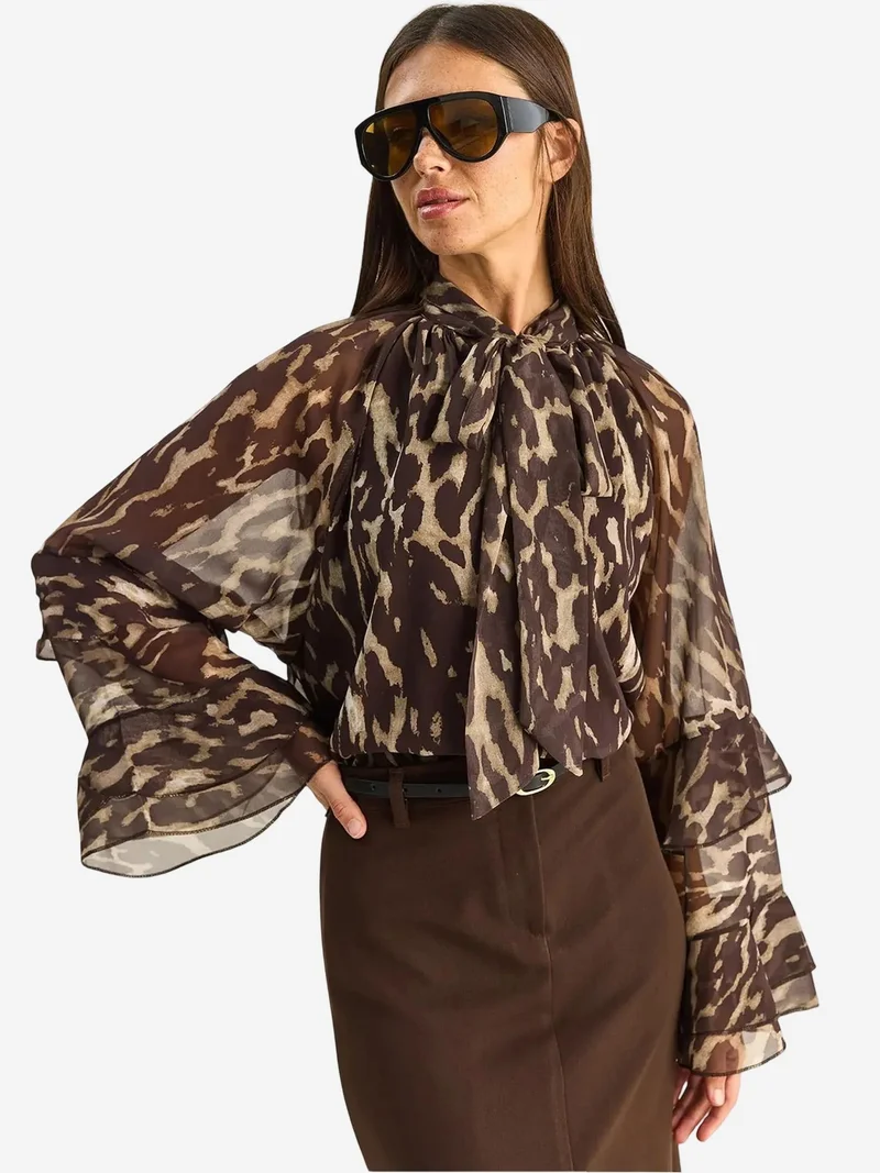 بيانكو لوتشي LUCCI Abstract Print Choker Collar Blouse with Tie Detail