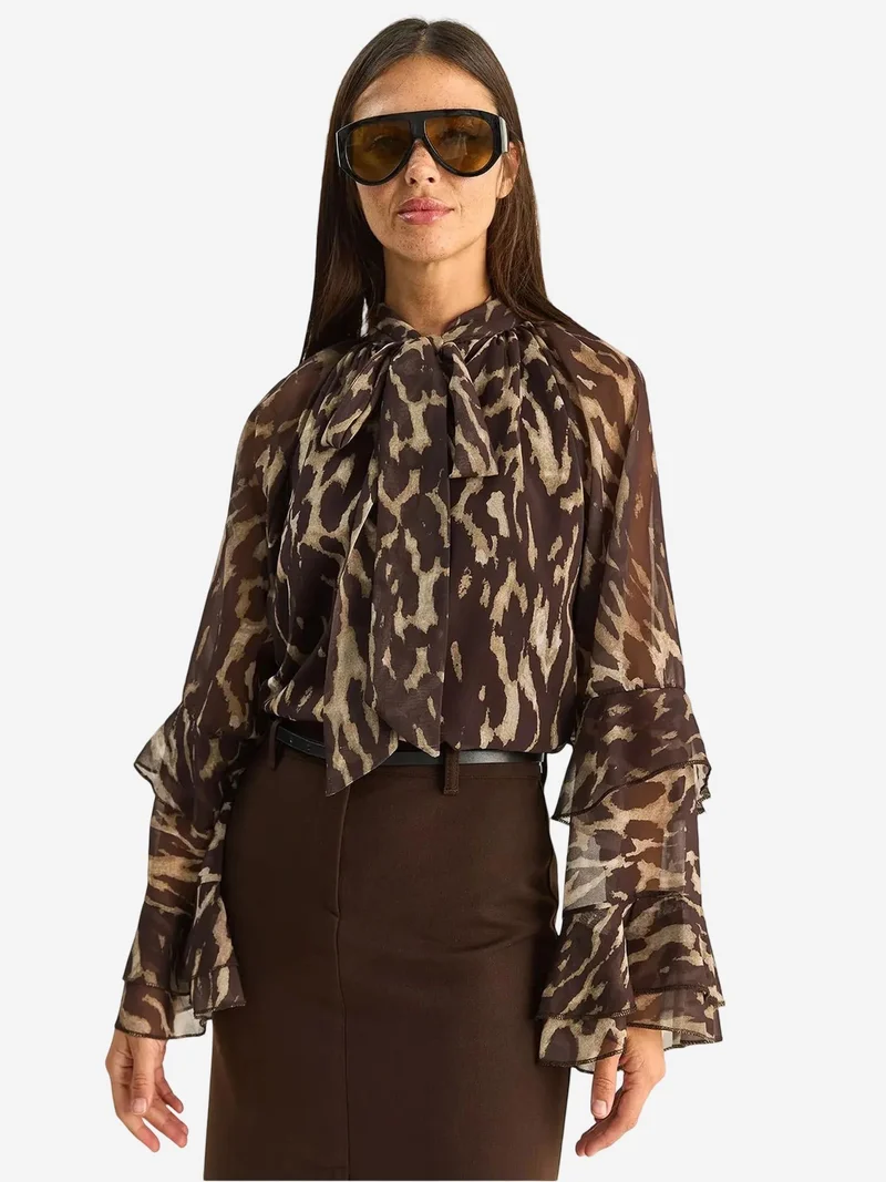 بيانكو لوتشي LUCCI Abstract Print Choker Collar Blouse with Tie Detail
