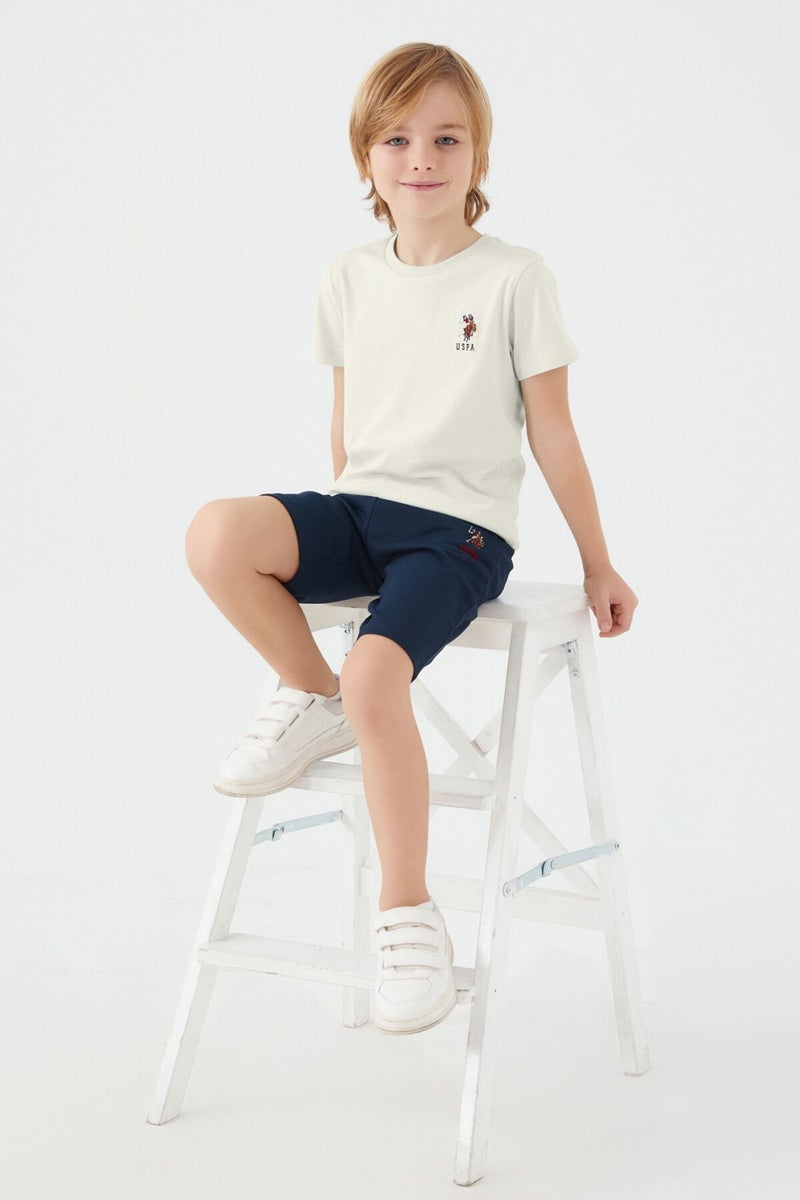 U.S. Polo Assn. مجموعة أولاد بيرمودا كريمة زرقاء فاتحة  - Image 1