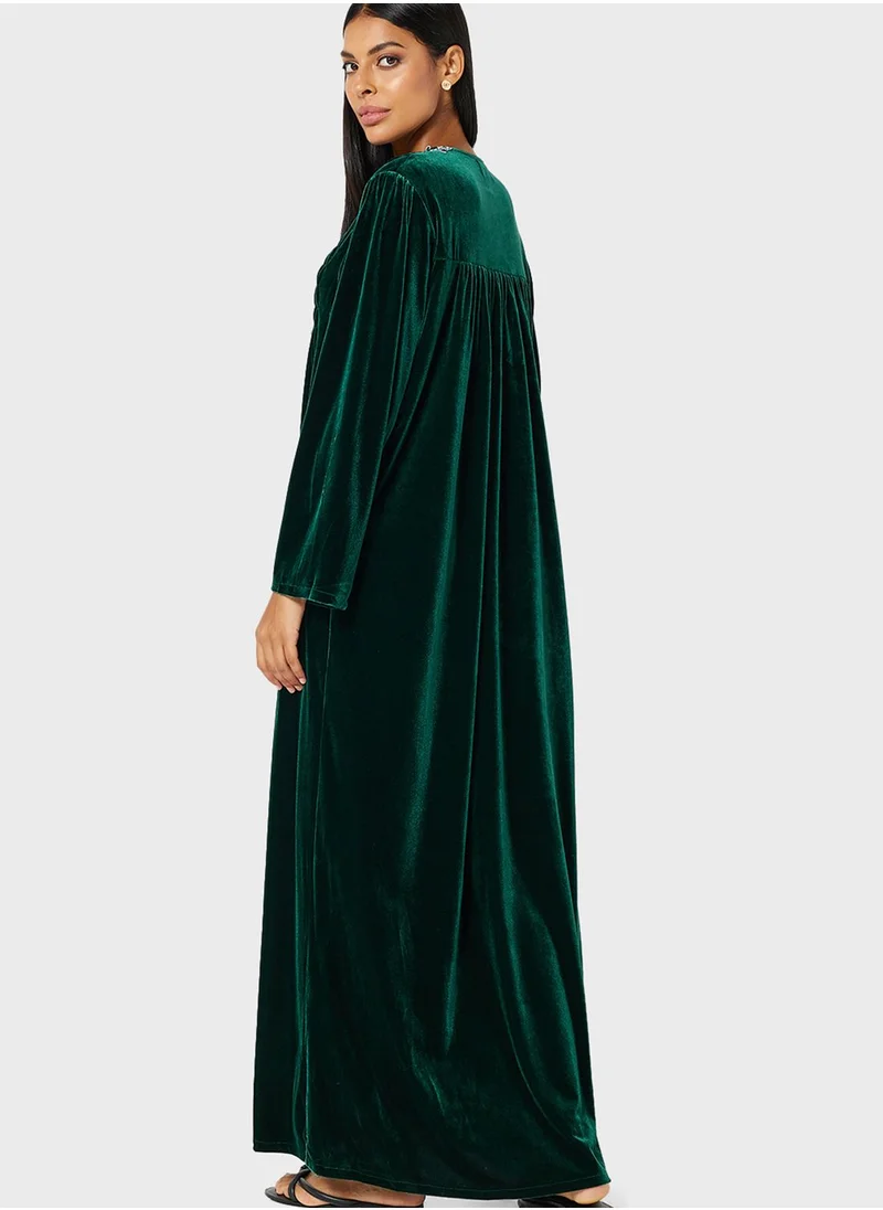 LEA Embroidered Velvet Abaya