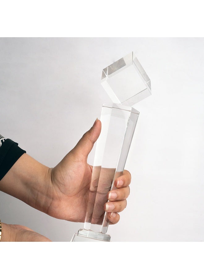 كأس تكريم فاخر بتصميم مكعب كريستالي مع عمود فضي عصري وقاعدة شفافة فاخرة – جائزة أنيقة  للمناسبات الرسمية وتكريم الموظفين والبطولات الرياضية والإنجازات الأكاديمية والحفلات الخاصة - Image 3