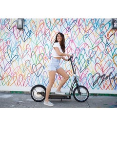 ريزر E Scooter Ecosmart Hd Sup 25 كم/ساعة، إطارات مملوءة بالهواء مقاس 16 بوصة، سطح عريض من الخيزران، محرك مدفوع بمحور عزم دوران عالي 350 وات، نطاق يصل إلى 15.5 ميل في الساعة و12 ميل، دفع خلفي، أسود  - Image 4