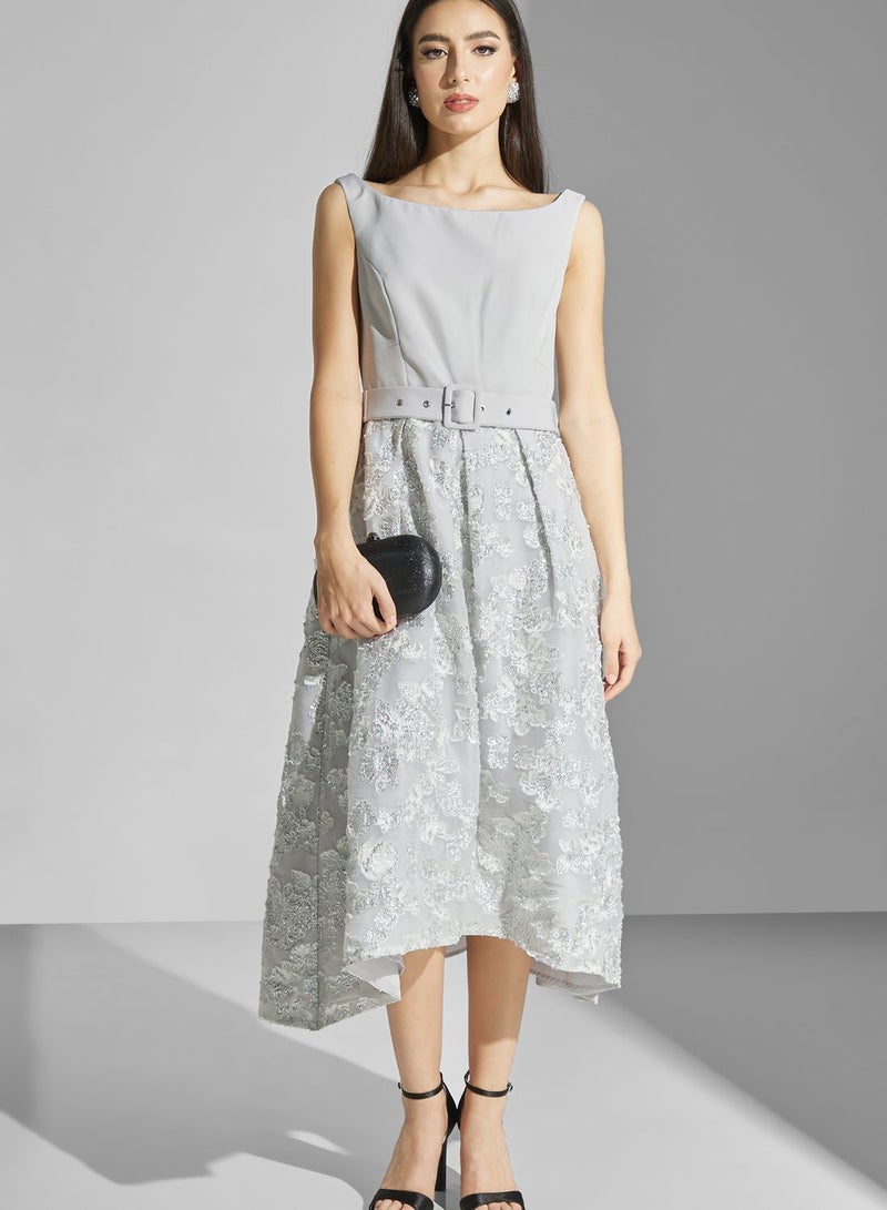 كوست فستان طبقات بتطريز وحزام - Image 4