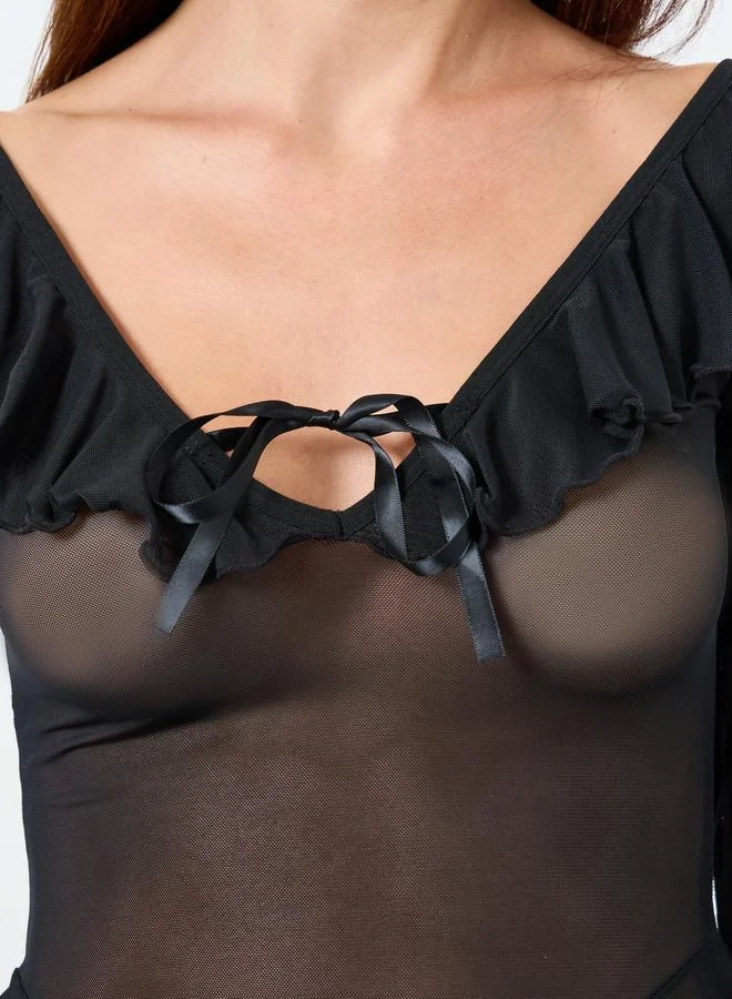 تايك تو طقم بلوزة شبك مزينة بفيونكة أمامية وكشكش مع شورت داخلي