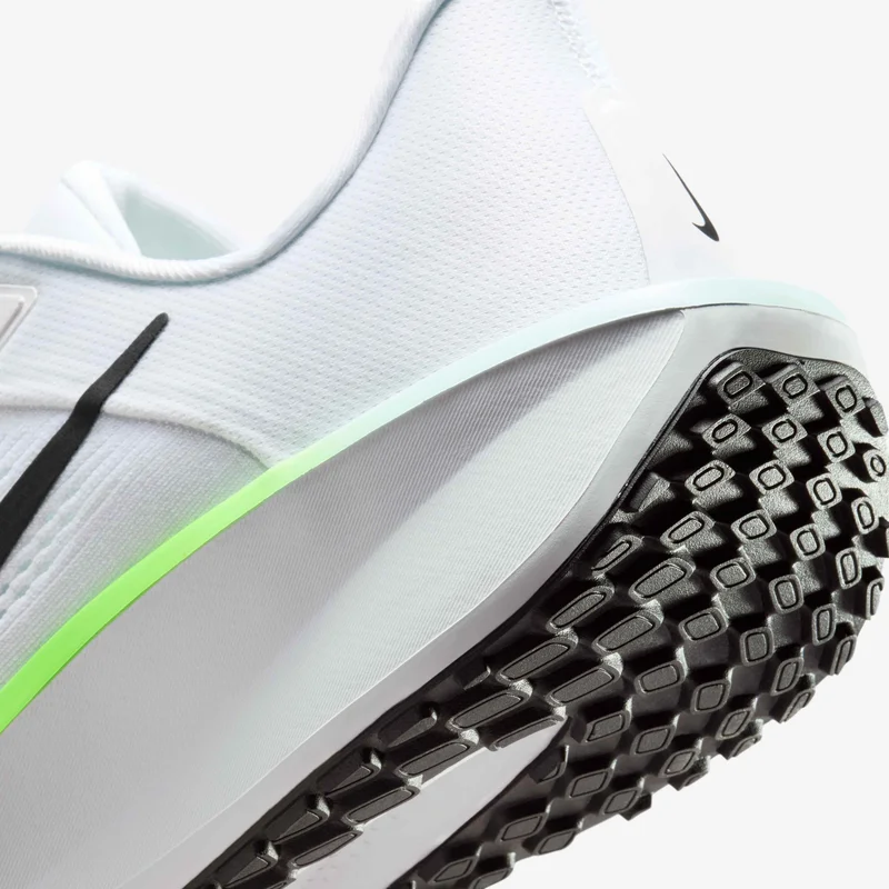 Nike White Men's Quest 6 Road Running Shoes for Men | Best Price UAE