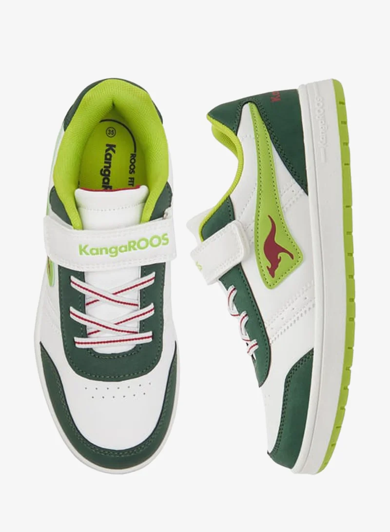 كانغاروس حذاء رياضي بناتي بشعار وإغلاق بشريط لاصق