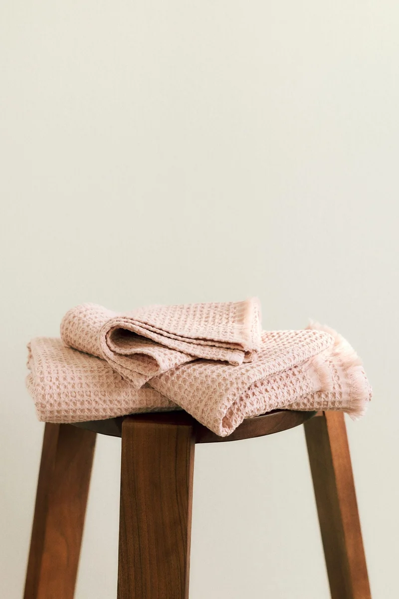 اتش اند ام منشفة ضيافة بنسيج وافل