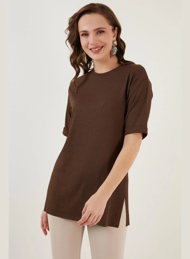 ليلا بلوزة نسائية ليلا بقصة واسعة وياقة دائرية بفتحة جانبية