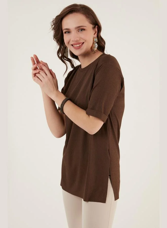 ليلا بلوزة نسائية ليلا بقصة واسعة وياقة دائرية بفتحة جانبية