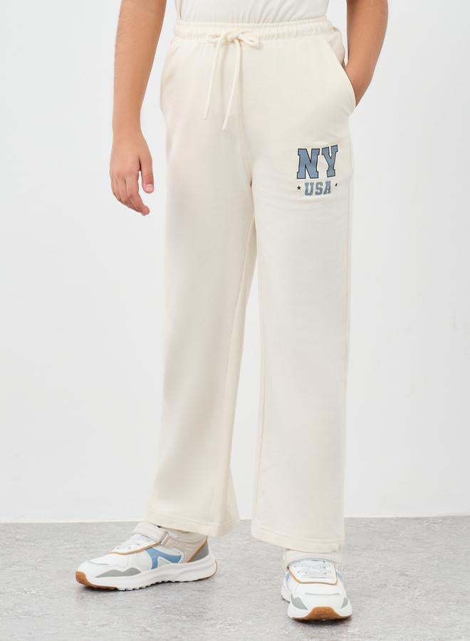 ستايلي طقم تيشيرت فضفاض بطبعة شعار أوف وايت وبنطلون رياضي واسع للبنات - Image 5