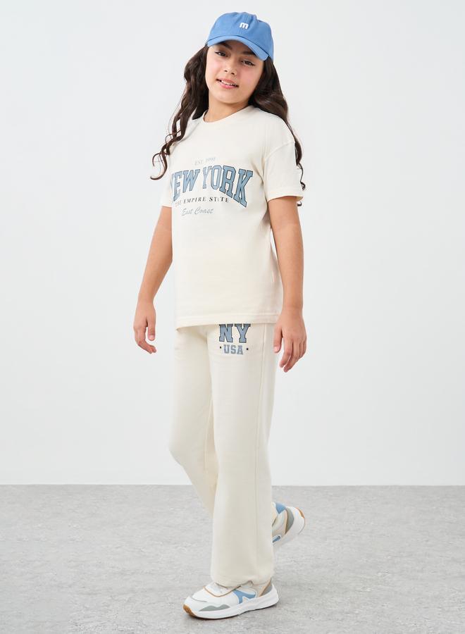 ستايلي طقم تيشيرت فضفاض بطبعة شعار أوف وايت وبنطلون رياضي واسع للبنات - Image 2