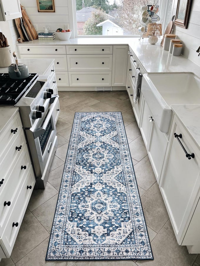 BLUE VINTAGE FLORAL MEDALLION RUNNER RUG 26 X 8 MACHINE WASHABLE NONSLIP PET FRIENDLY HIGHTRAFFIC AREAS