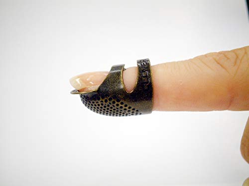 Clover Metal Open-Sided Thimble, Medium - Image 3