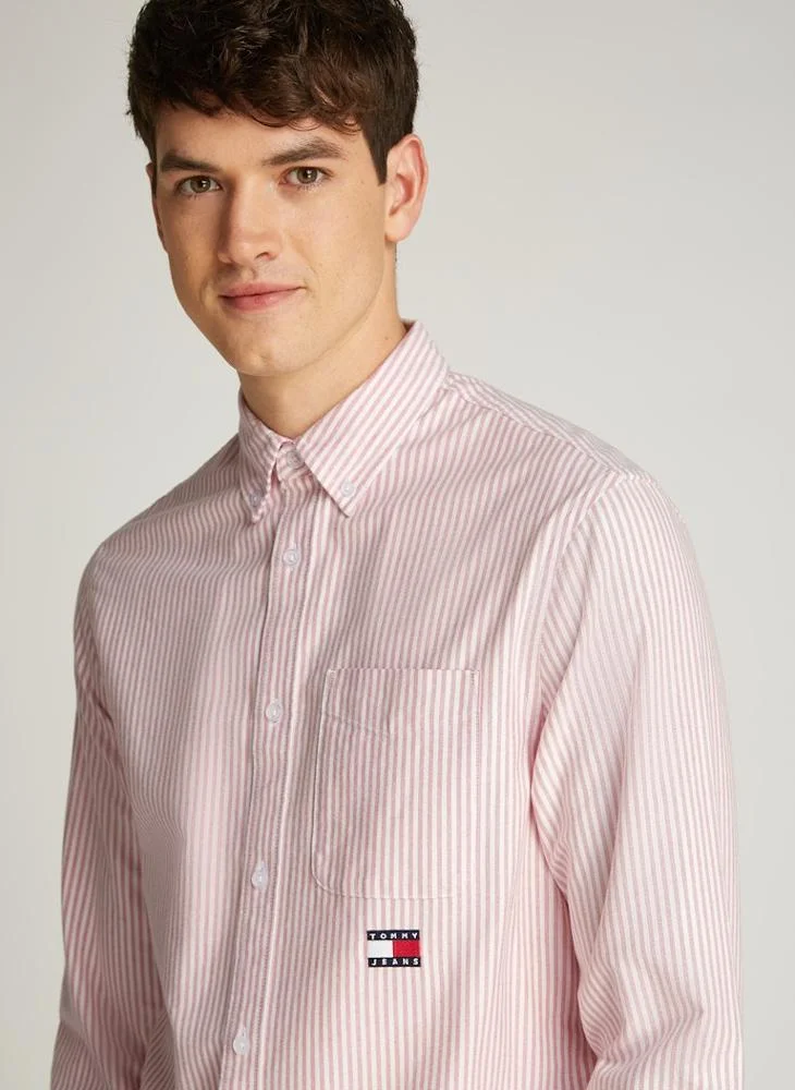 TOMMY JEANS Logo Print Regular Fit Oxford Shirt