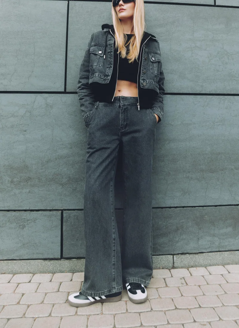 Lichi Loose low-rise jeans with wide waistband