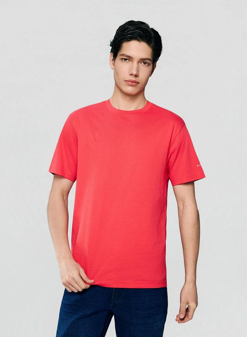 Giordano Men’s Slim Fit Cotton Crew Neck Tee