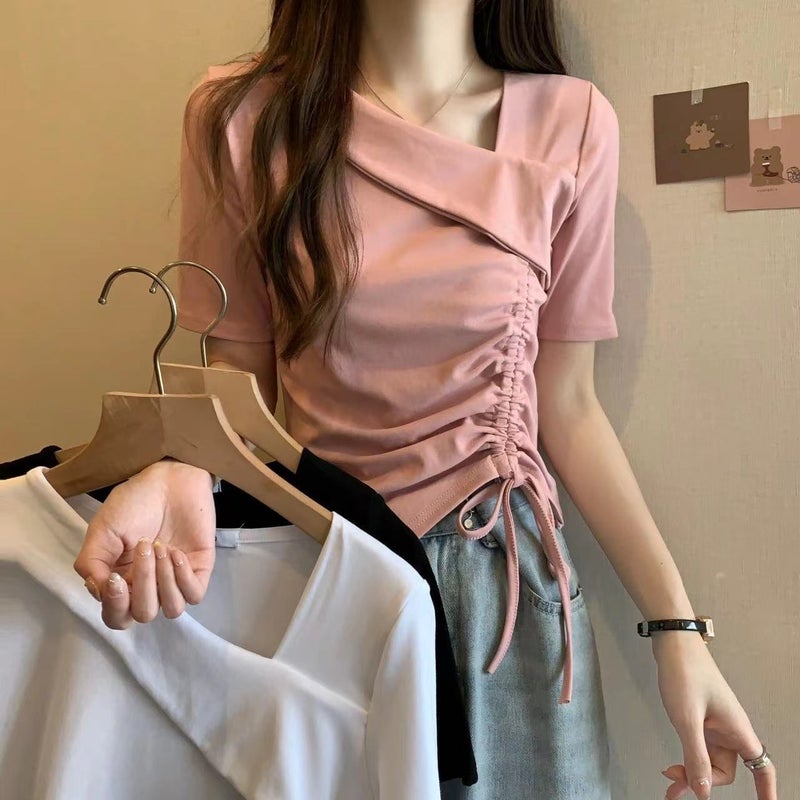 تيشيرت نسائي غير منتظم بأكمام قصيرة مع رباط - Image 1