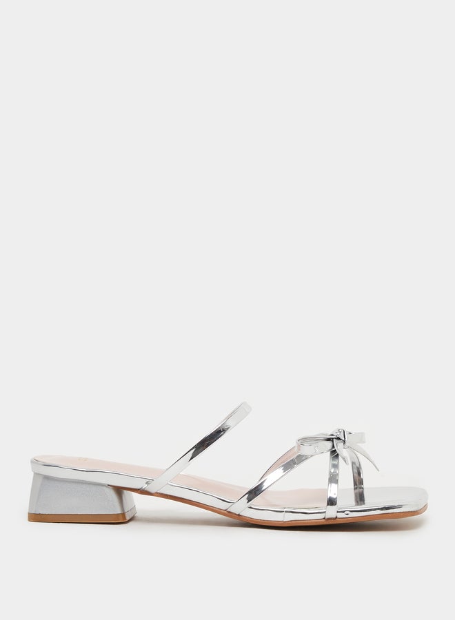 ستايلي صنادل بكعب عريض مزينة بفيونكة معدنية وأشرطة - Image 1