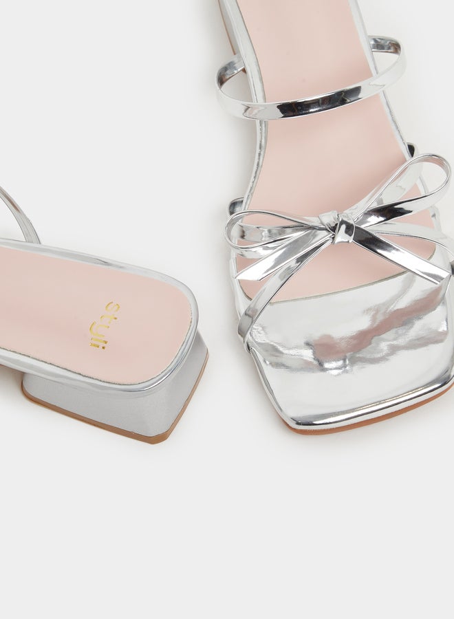 ستايلي صنادل بكعب عريض مزينة بفيونكة معدنية وأشرطة - Image 3