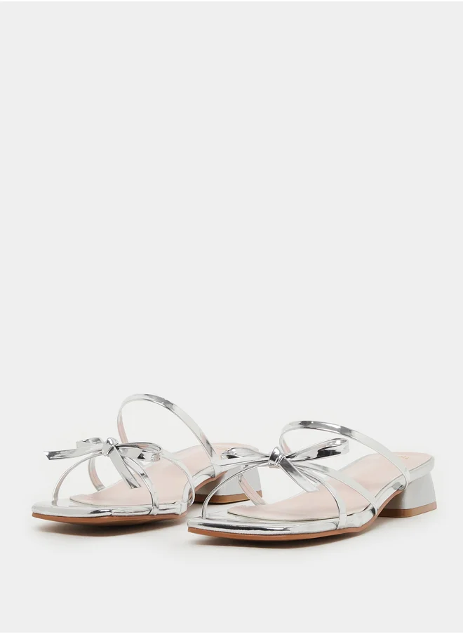 ستايلي Metallic Bow Accent Strappy Block Heel Sandals