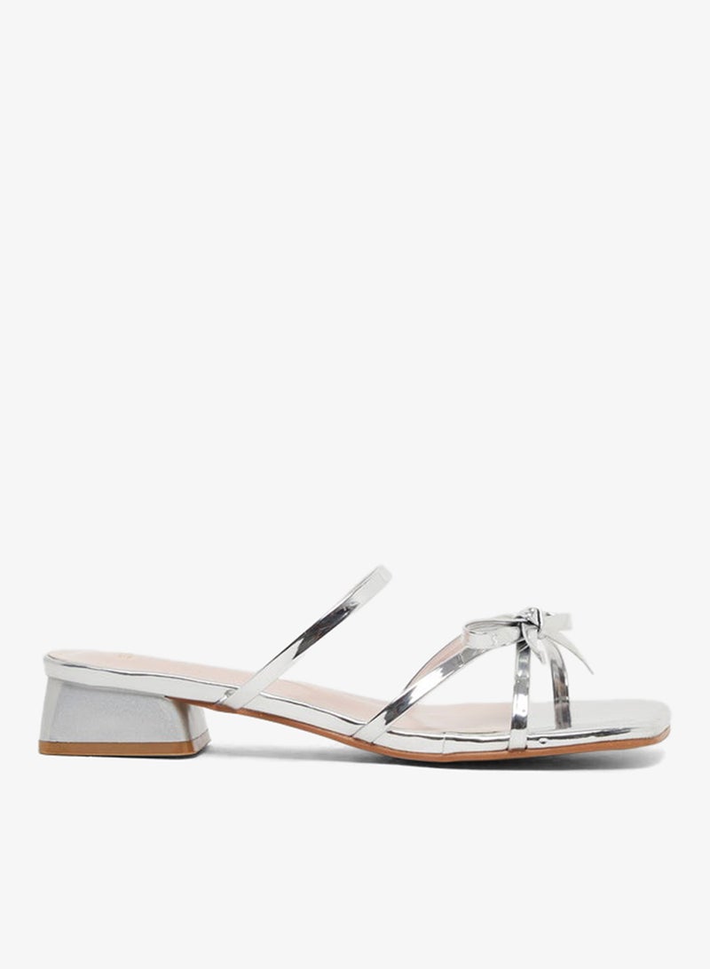 ستايلي صنادل بكعب عريض مزينة بفيونكة معدنية وأشرطة - Image 1