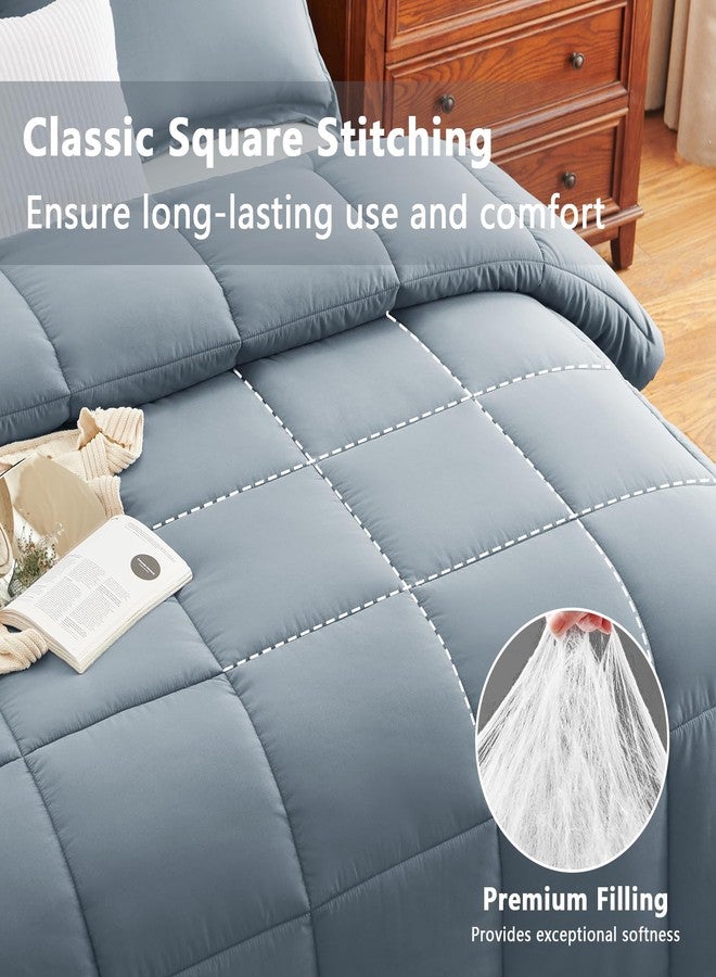 CozyLux طقم لحاف كوزي لوكس كينج - لحاف أزرق رمادي مقاس كينج، طقم سرير مكون من 3 قطع بخياطة مربعة مناسب لجميع الفصول، أطقم مفروشات ناعمة وخفيفة الوزن مع لحاف واحد بديل للريش و2 غطاء وسادة - Image 2