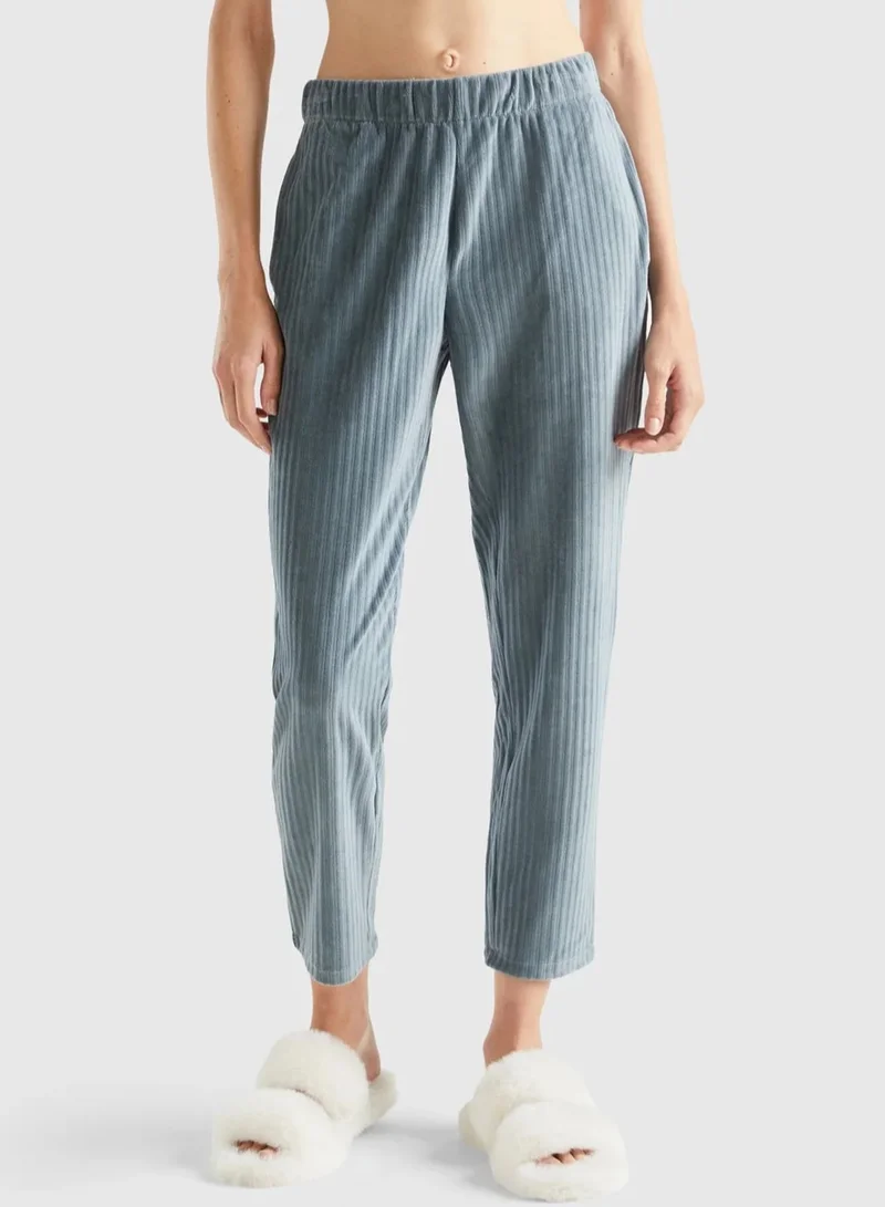 يونايتد كولورز أوف بينتيون بنطلون نسائي من الشانيل - جريجيو سكارو