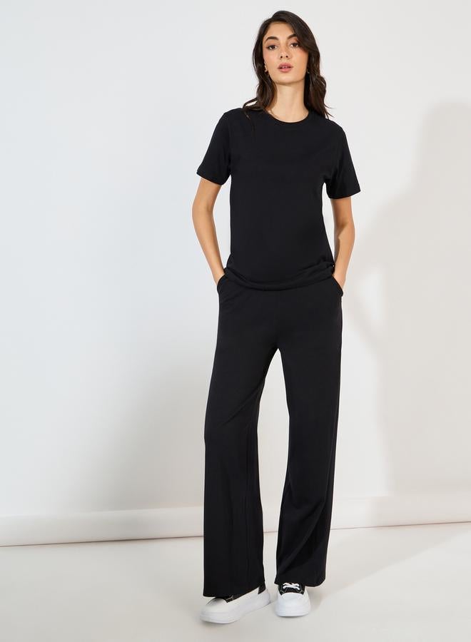 ستايلي طقم منسق من جوغر مع تيشيرت بأكمام قصيرة - Image 1