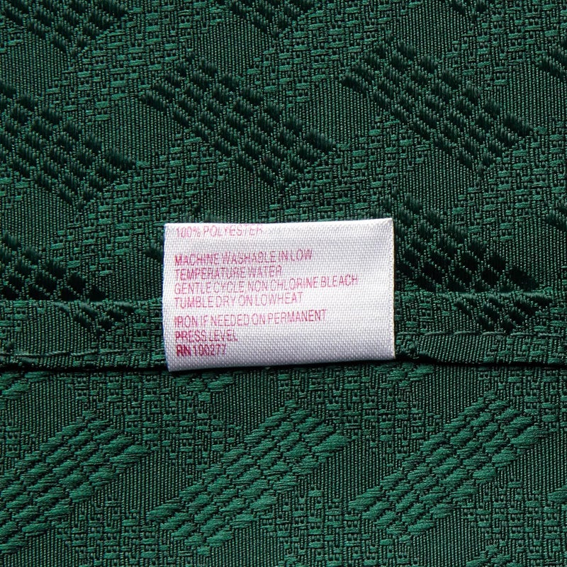 Violet Linen مفرش طاولة من قماش فويلت لينين بتصميم مخطط مخدد لعيد الميلاد 60 × 102 أخضر - Image 4