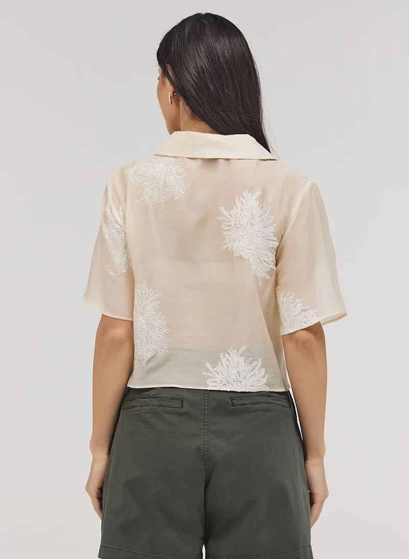 Zigzag Lapel Detailed Embroidered Top