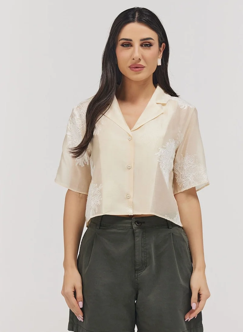 Zigzag Lapel Detailed Embroidered Top