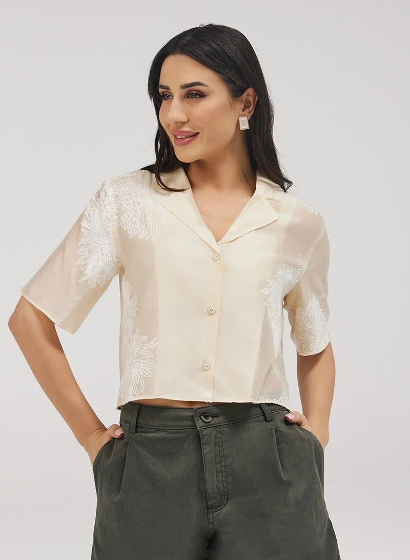 Zigzag Lapel Detailed Embroidered Top