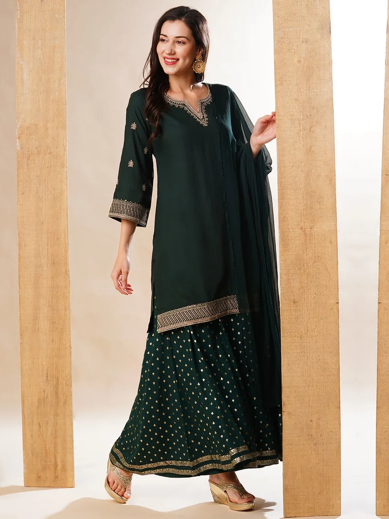 جلو باص Women Green Embroidered Yoke Design Regular Zari Straight Kurta With Palazzos & Dupatta