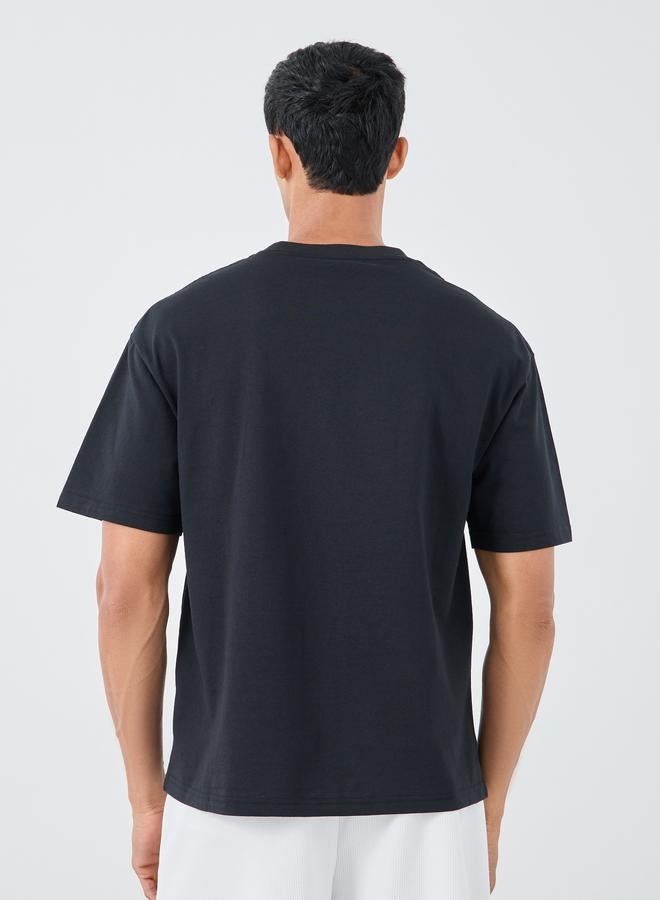 ستايلي تي شيرت أوفر سايز بياقة دائرية وطبعة شعار ستايلي - Image 4