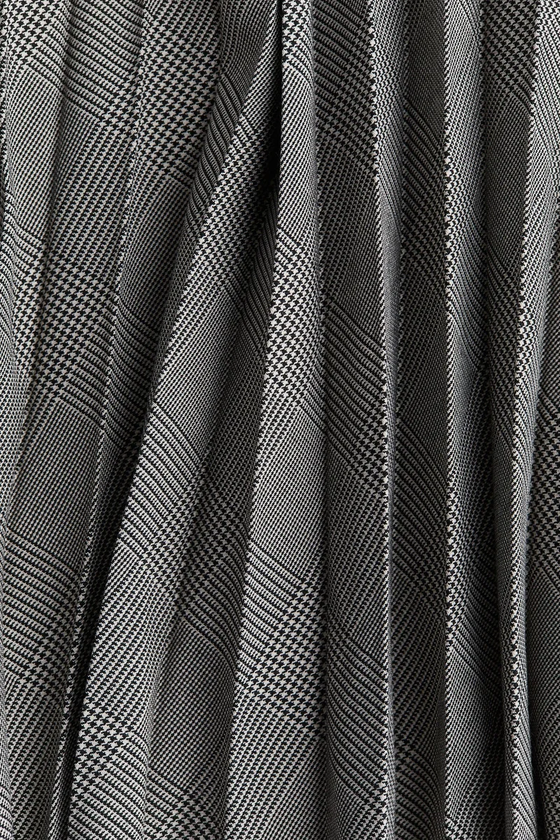 اتش اند ام تنورة بكسرات