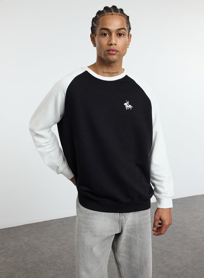 trendyol Black Oversize/Wide Cut Raglan Sleeve Printed Detail Color Block Non-raised Sweatshirt - Image 2
