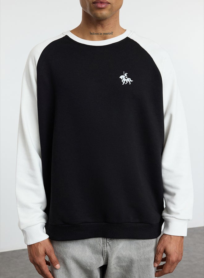 trendyol Black Oversize/Wide Cut Raglan Sleeve Printed Detail Color Block Non-raised Sweatshirt - Image 3