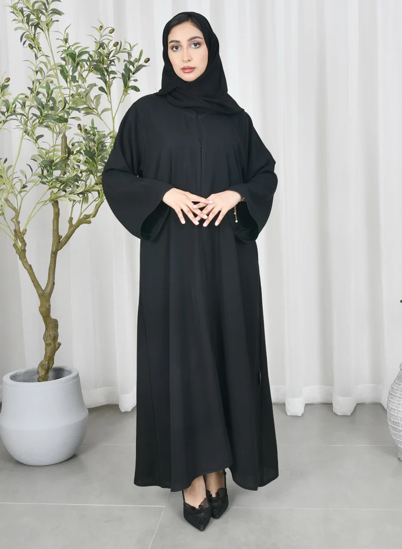 HAWRAA ABAYA Black abaya with quarter cloche closure and hidden pockets