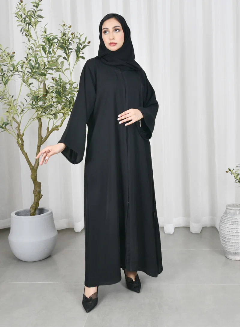 HAWRAA ABAYA Black abaya with quarter cloche closure and hidden pockets