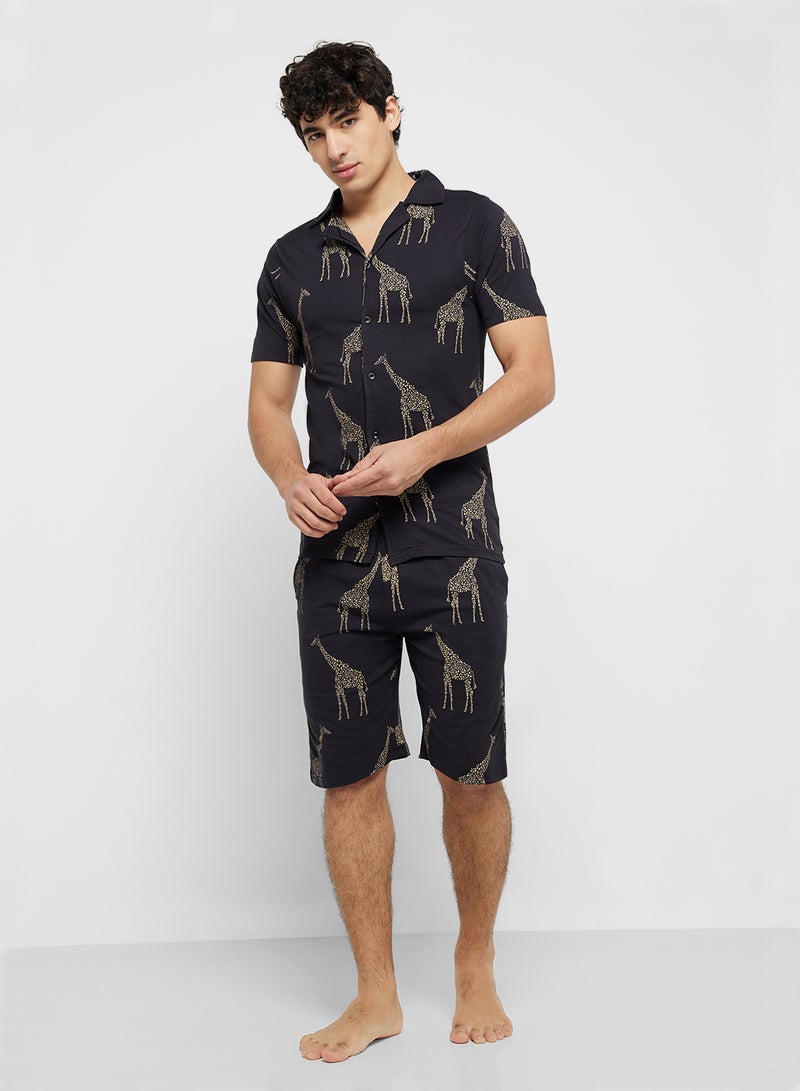 سفنتي فايف شورت بطبعات شاملة - Image 1