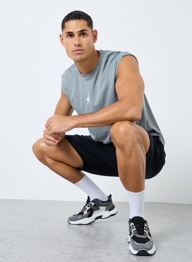 ستايلي اكتيف ستايلي تانك رياضي بقصة مريحة وطبعة بسيطة - Image 2