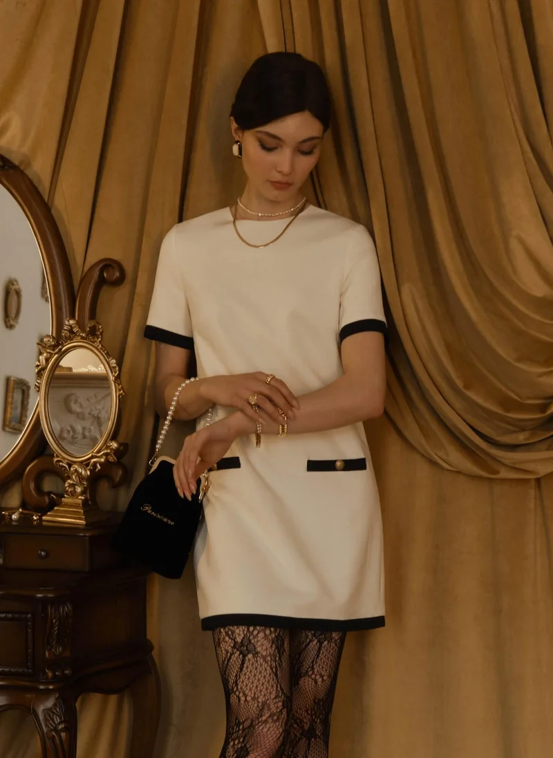 Lichi Mini dress with contrasting details and back decoration