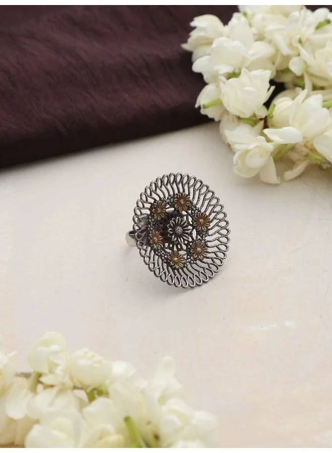 ترو برونز خاتم دائري بنقوش زهور بلون فضي من ترو براونز