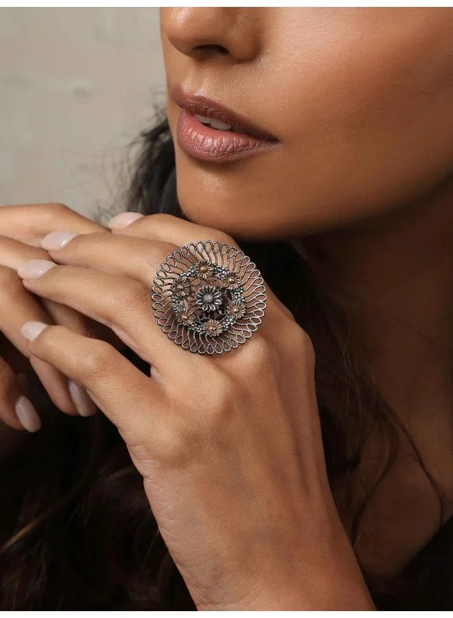 ترو برونز خاتم دائري بنقوش زهور بلون فضي من ترو براونز