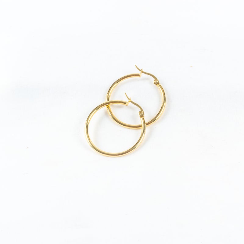 ذا بلاك بيرل اكسسوريز حلق أستانليس ستيل طارة ذهبي - Image 2