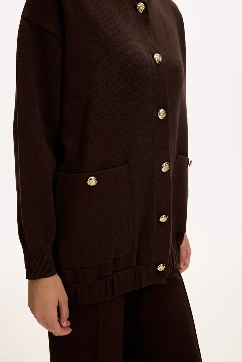 EXQUISE Oversize Brown Knitted Cardigan with Crew Neck, Pockets and Gold Buttons